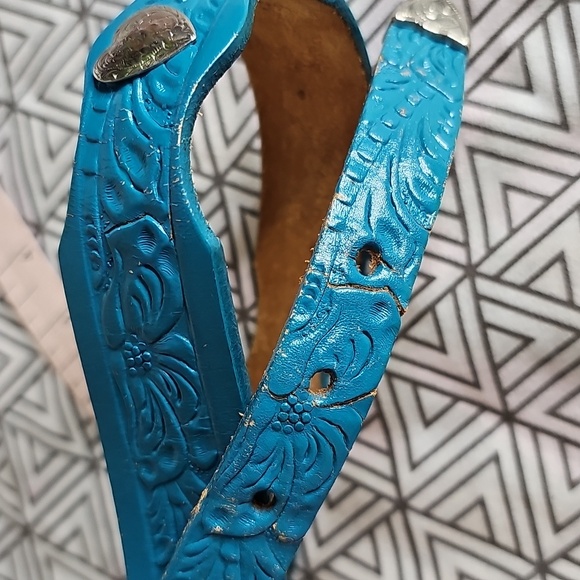 Vintage Turqoise Blue Tooled Leather Skinny Belt w Silver Hearts Accents Medium - Picture 6 of 6